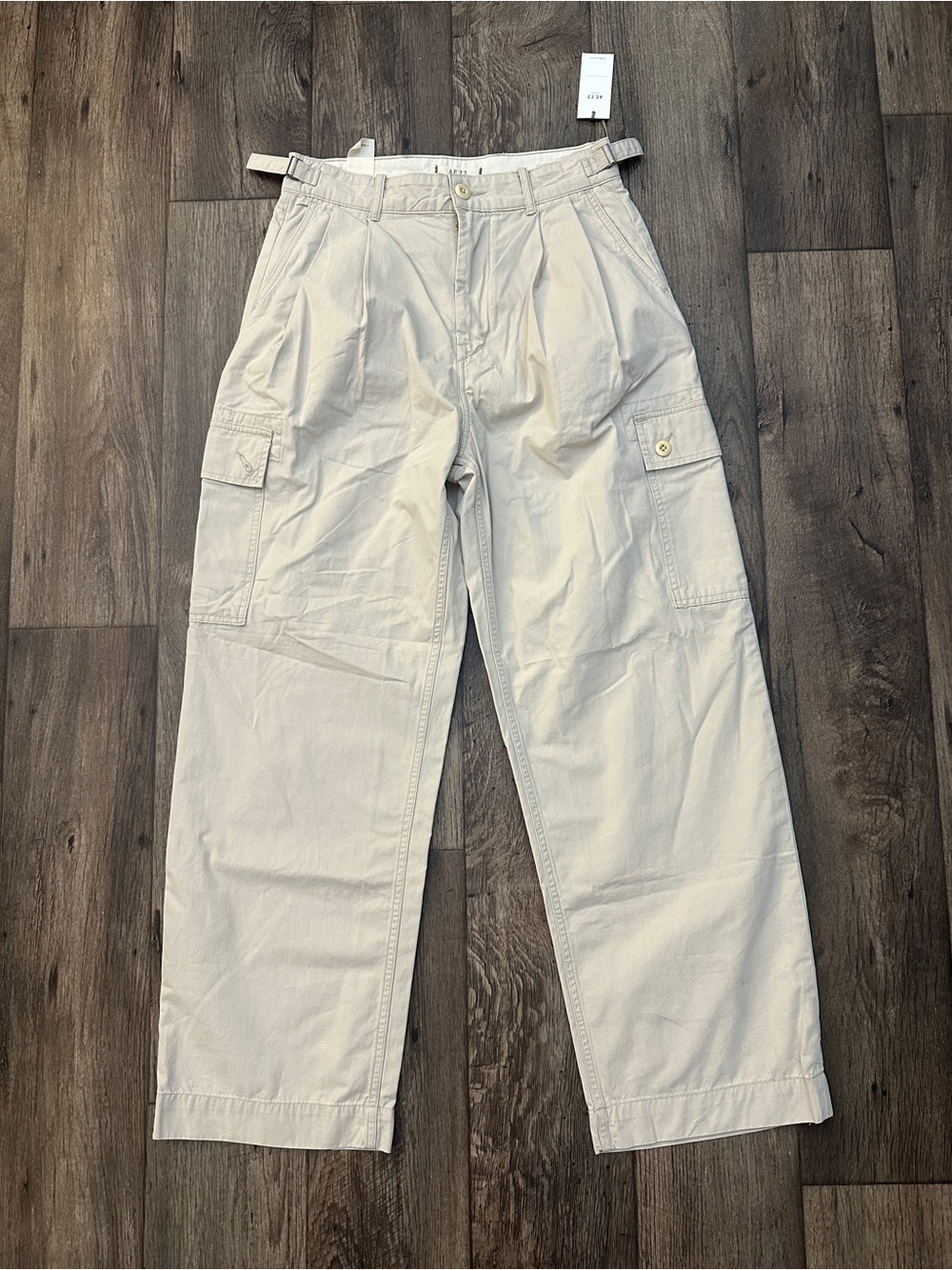 American Eagle 100% Organic Cotton Pleated Cargo Pants Women’s Size 4 Cream